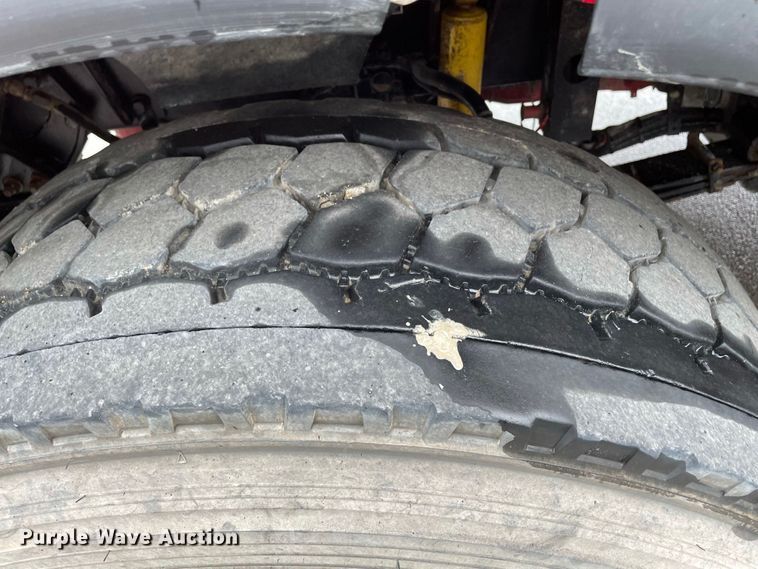 image for item JC9878 2006 Kenworth T800  semi truck