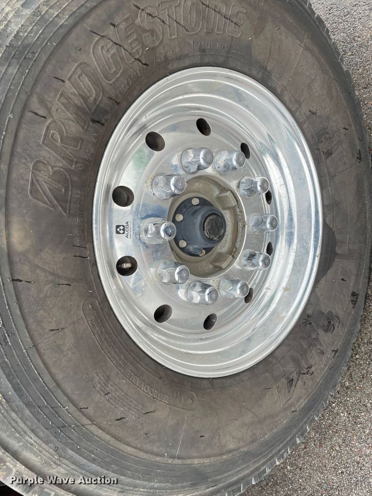 image for item JC9878 2006 Kenworth T800  semi truck