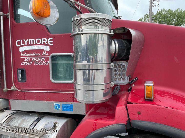 image for item JC9878 2006 Kenworth T800  semi truck