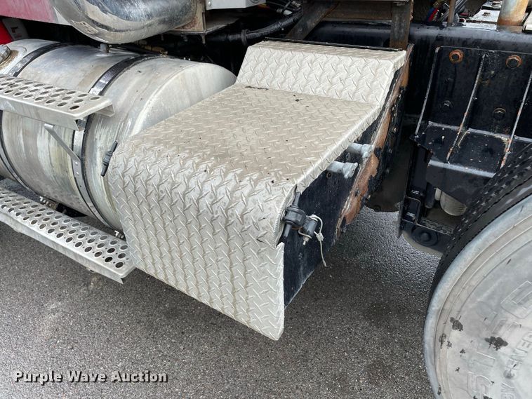 image for item JC9878 2006 Kenworth T800  semi truck