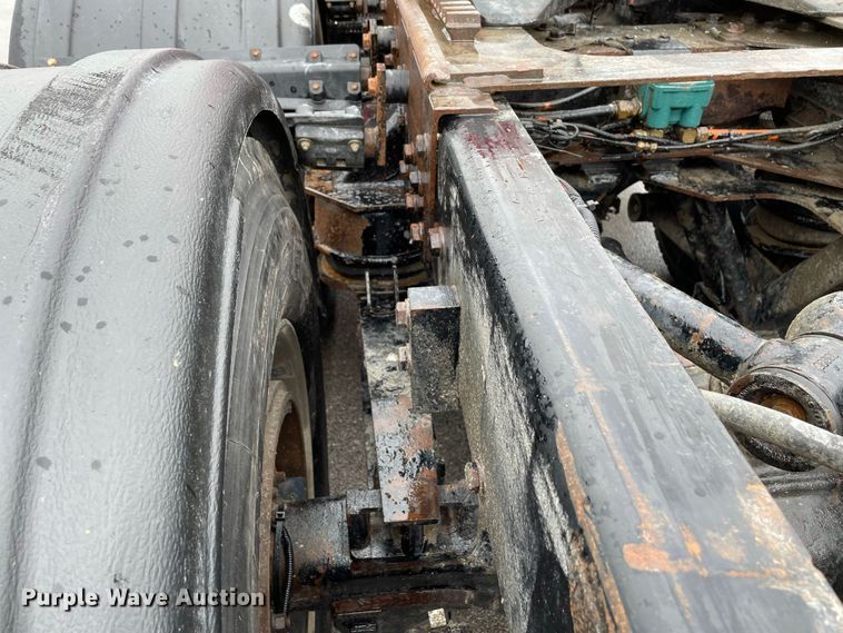 image for item JC9878 2006 Kenworth T800  semi truck