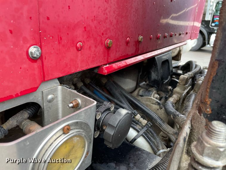 image for item JC9878 2006 Kenworth T800  semi truck