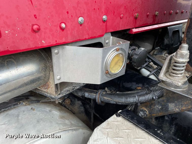 image for item JC9878 2006 Kenworth T800  semi truck