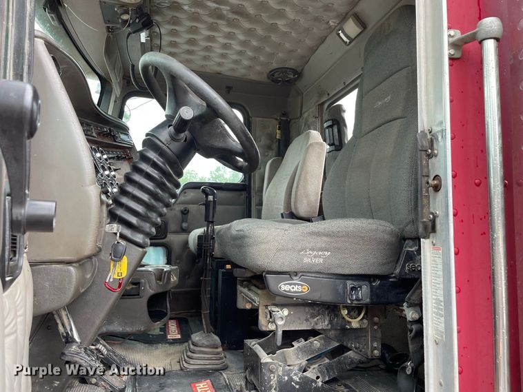 image for item JC9878 2006 Kenworth T800  semi truck