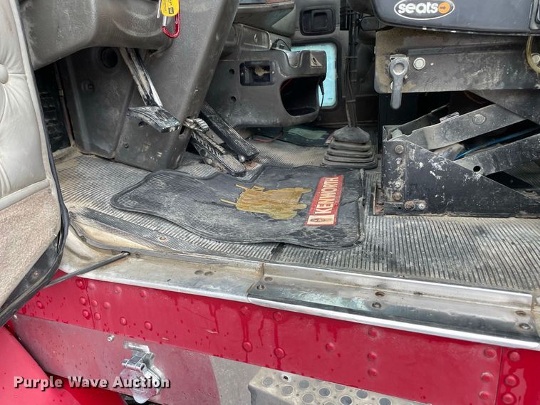 image for item JC9878 2006 Kenworth T800  semi truck