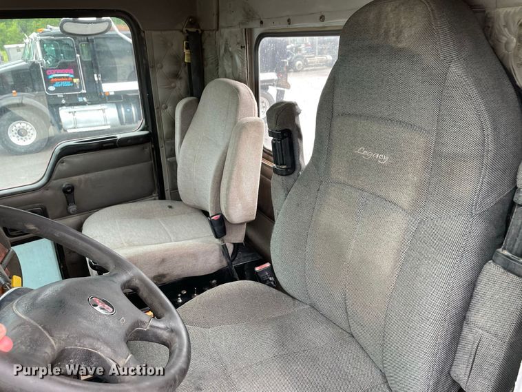 image for item JC9878 2006 Kenworth T800  semi truck