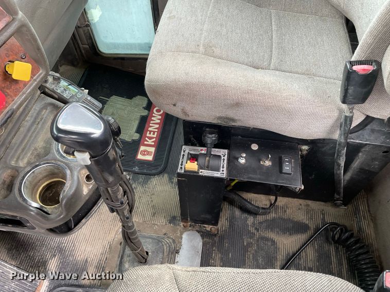 image for item JC9878 2006 Kenworth T800  semi truck