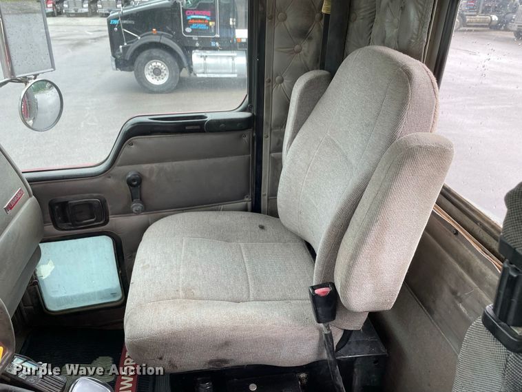 image for item JC9878 2006 Kenworth T800  semi truck