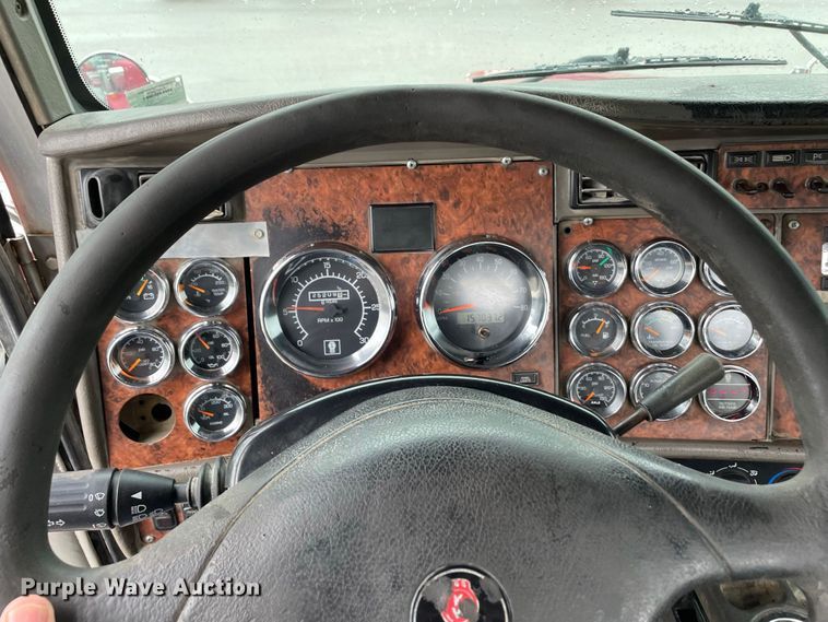 image for item JC9878 2006 Kenworth T800  semi truck