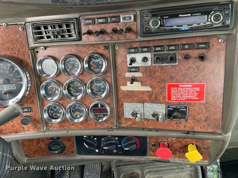 image for item JC9878 2006 Kenworth T800  semi truck