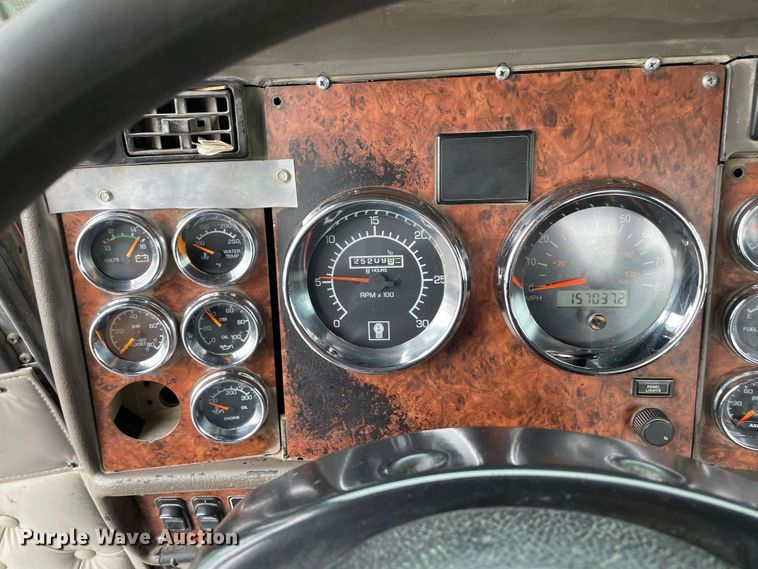 image for item JC9878 2006 Kenworth T800  semi truck