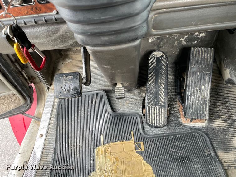 image for item JC9878 2006 Kenworth T800  semi truck