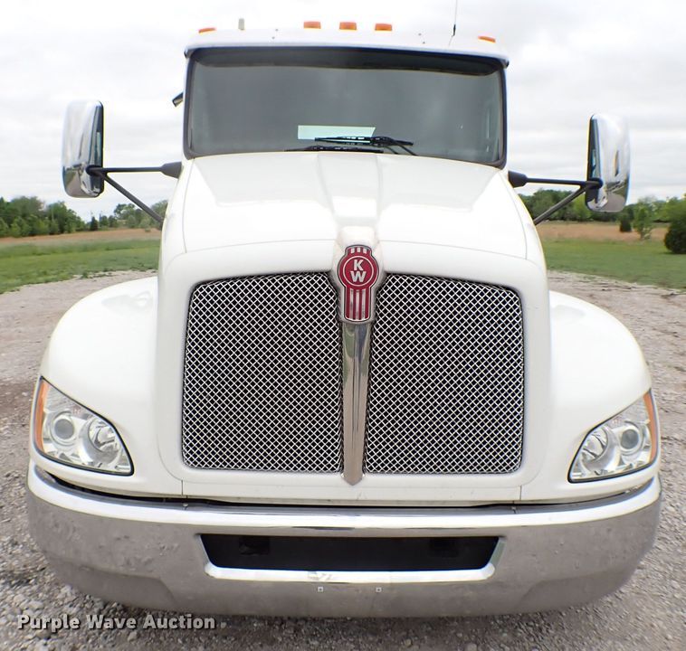 image for item JU9209 2018 Kenworth T370  rollback truck