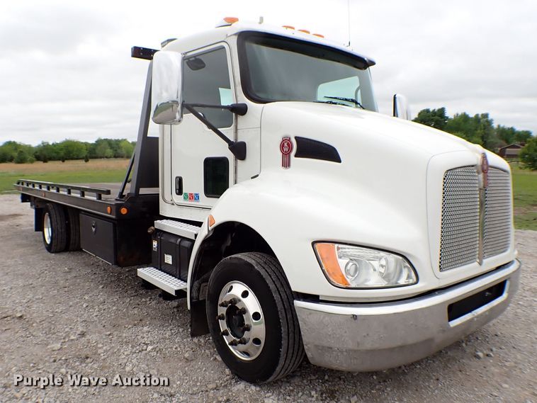 image for item JU9209 2018 Kenworth T370  rollback truck