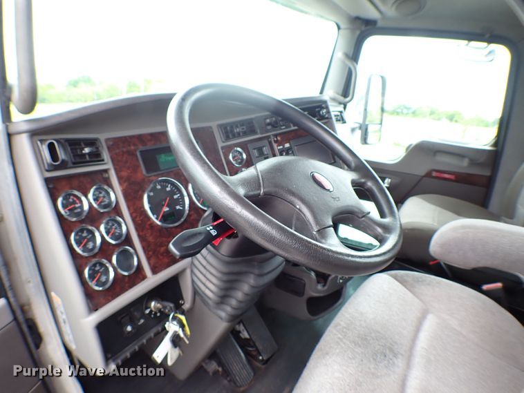 image for item JU9209 2018 Kenworth T370  rollback truck