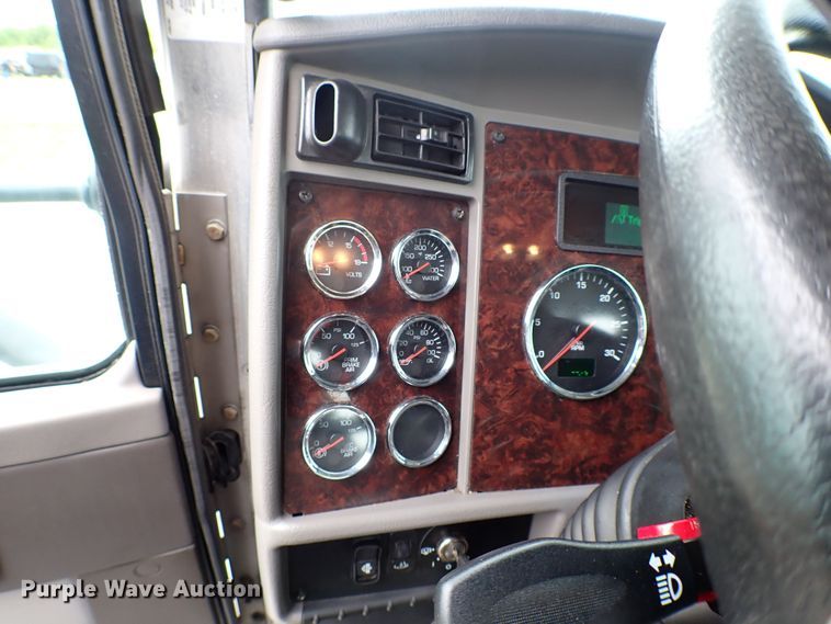 image for item JU9209 2018 Kenworth T370  rollback truck