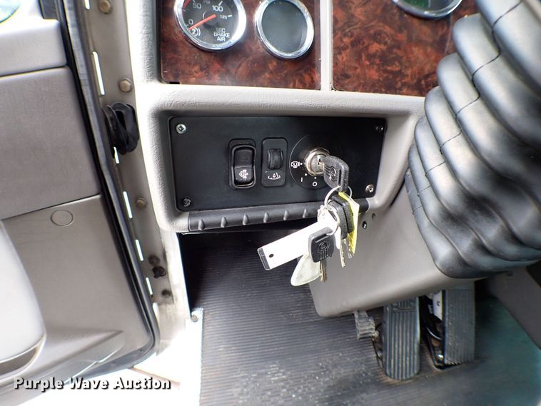 image for item JU9209 2018 Kenworth T370  rollback truck