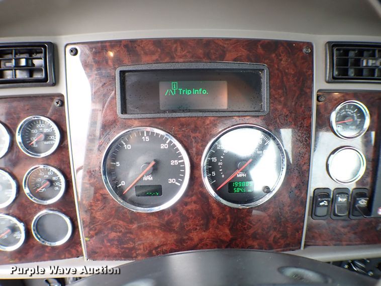 image for item JU9209 2018 Kenworth T370  rollback truck