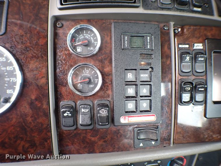 image for item JU9209 2018 Kenworth T370  rollback truck