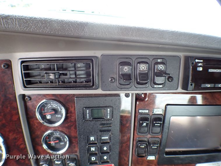 image for item JU9209 2018 Kenworth T370  rollback truck