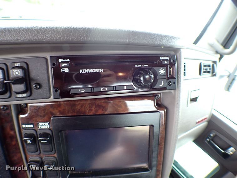 image for item JU9209 2018 Kenworth T370  rollback truck