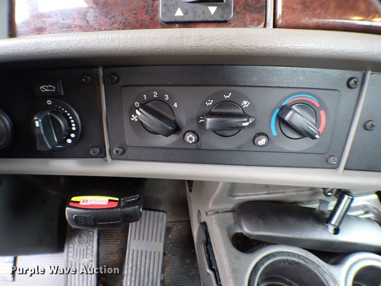 image for item JU9209 2018 Kenworth T370  rollback truck