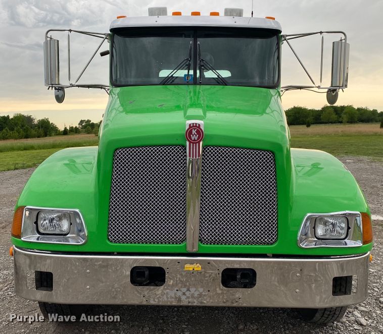 image for item JU9213 2007 Kenworth T300  truck cab and chassis