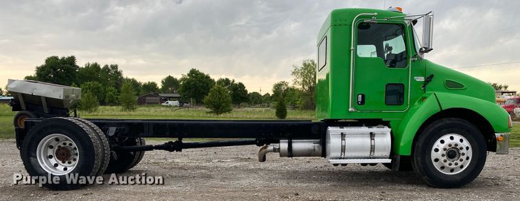 image for item JU9213 2007 Kenworth T300  truck cab and chassis