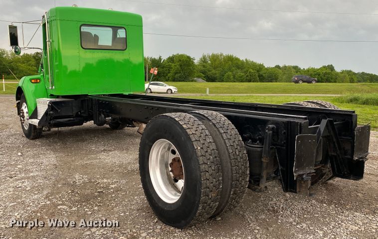 image for item JU9213 2007 Kenworth T300  truck cab and chassis