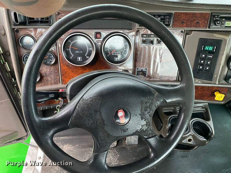 image for item JU9213 2007 Kenworth T300  truck cab and chassis