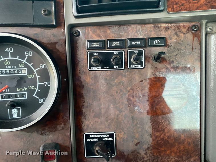 image for item JU9213 2007 Kenworth T300  truck cab and chassis