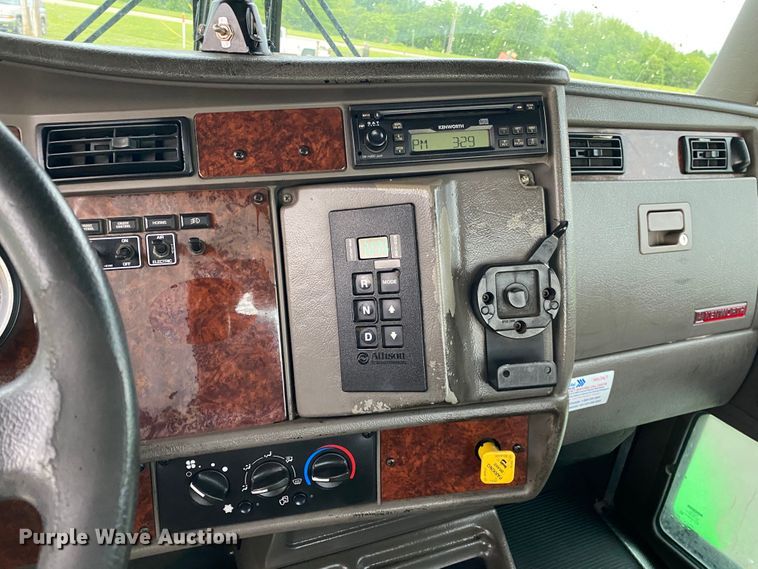 image for item JU9213 2007 Kenworth T300  truck cab and chassis