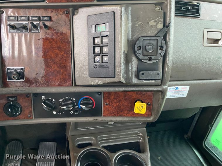 image for item JU9213 2007 Kenworth T300  truck cab and chassis