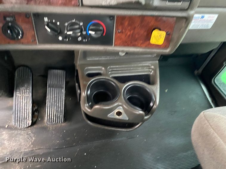 image for item JU9213 2007 Kenworth T300  truck cab and chassis