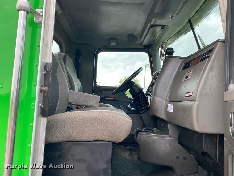 image for item JU9213 2007 Kenworth T300  truck cab and chassis