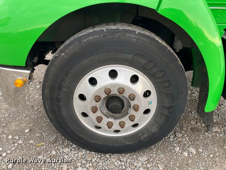 image for item JU9213 2007 Kenworth T300  truck cab and chassis