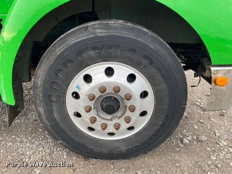 image for item JU9213 2007 Kenworth T300  truck cab and chassis