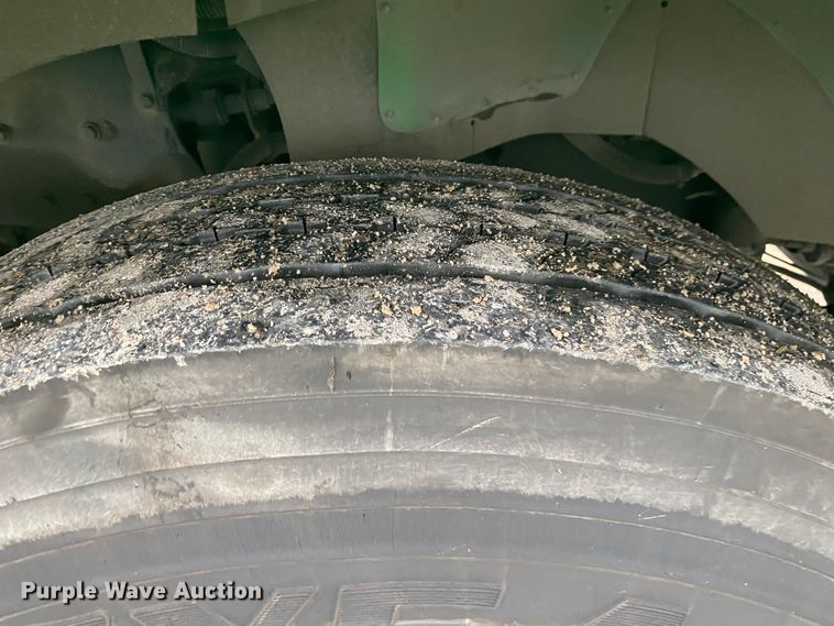 image for item JU9213 2007 Kenworth T300  truck cab and chassis