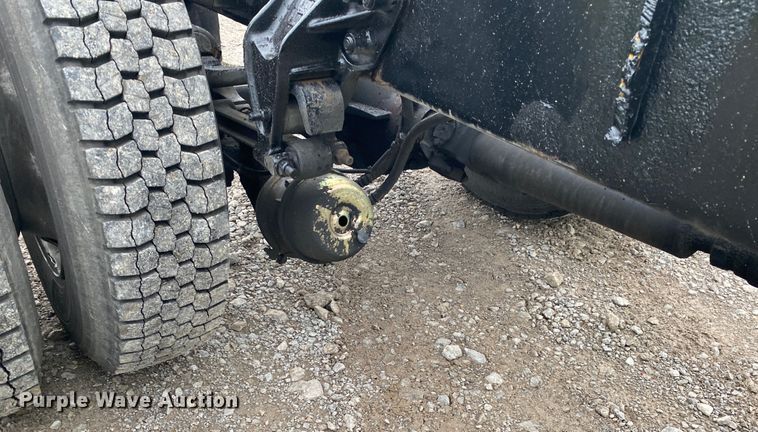 image for item JU9213 2007 Kenworth T300  truck cab and chassis