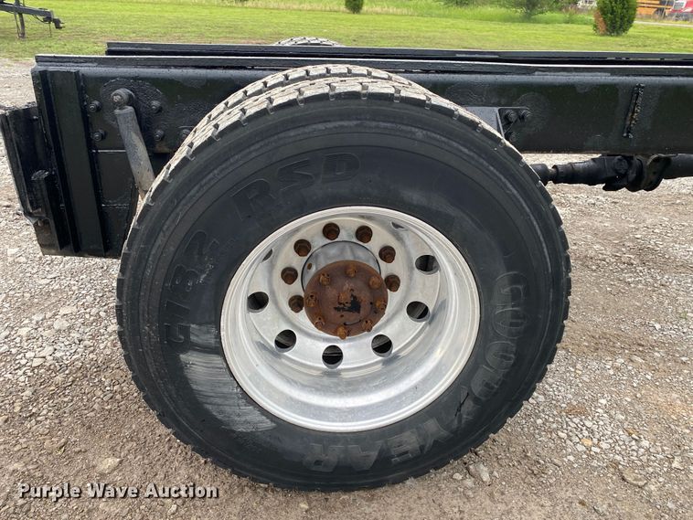 image for item JU9213 2007 Kenworth T300  truck cab and chassis