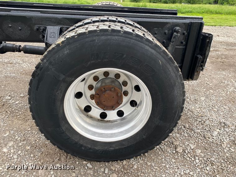 image for item JU9213 2007 Kenworth T300  truck cab and chassis