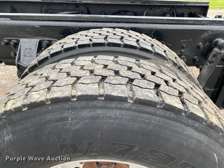 image for item JU9213 2007 Kenworth T300  truck cab and chassis