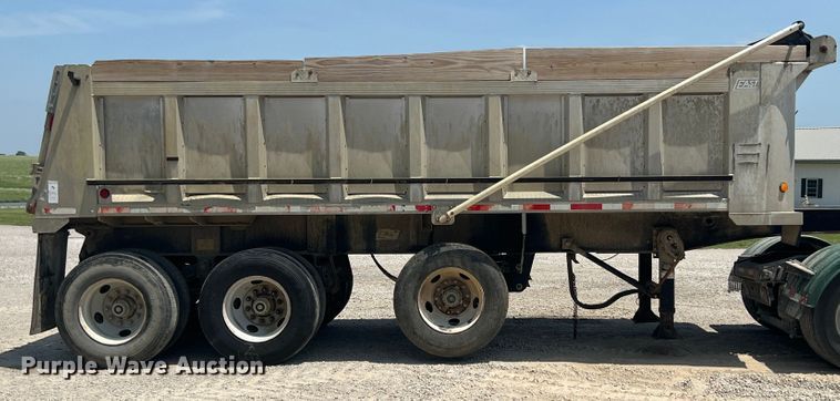 image for item KN9519 1999 East Manufacturing  end dump trailer