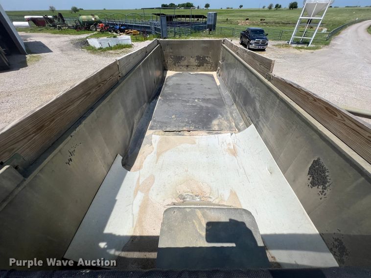 image for item KN9519 1999 East Manufacturing  end dump trailer