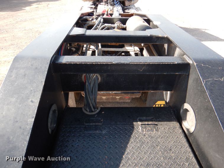 image for item KP9070 2018 Eager Beaver 50GSL/3  lowboy equipment trailer