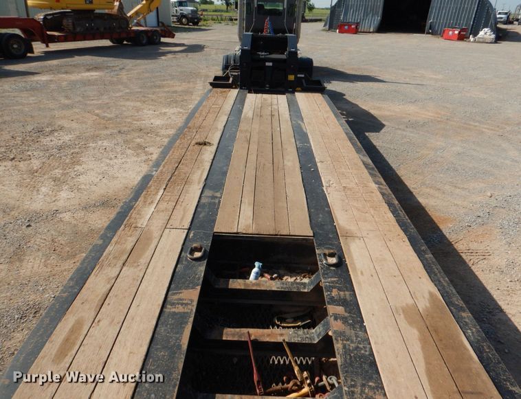 image for item KP9070 2018 Eager Beaver 50GSL/3  lowboy equipment trailer