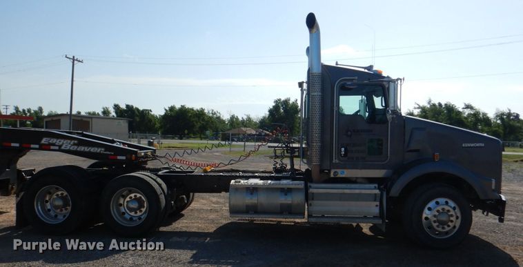 image for item KP9071 2009 Kenworth T800  semi truck