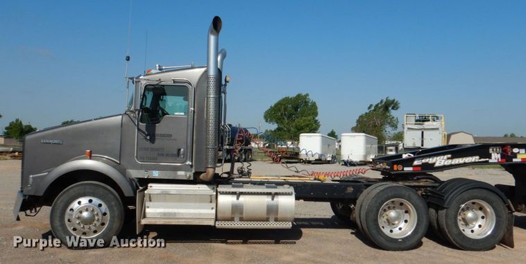 image for item KP9071 2009 Kenworth T800  semi truck