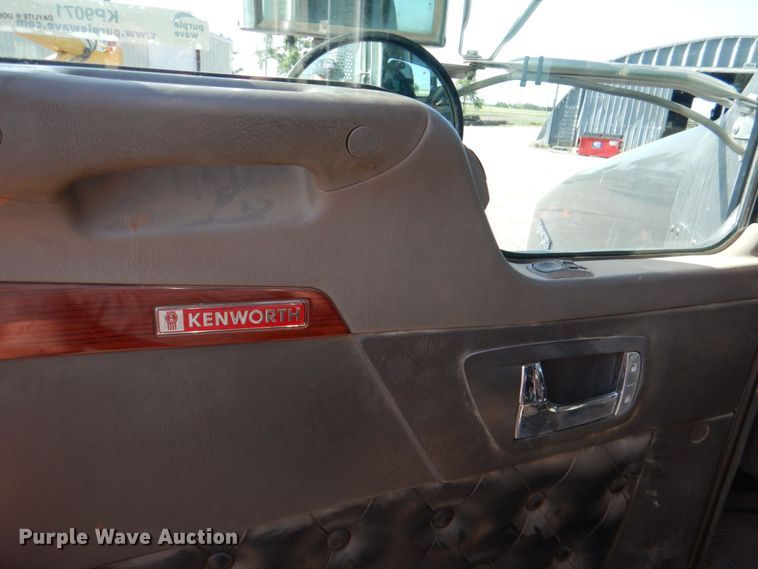 image for item KP9071 2009 Kenworth T800  semi truck