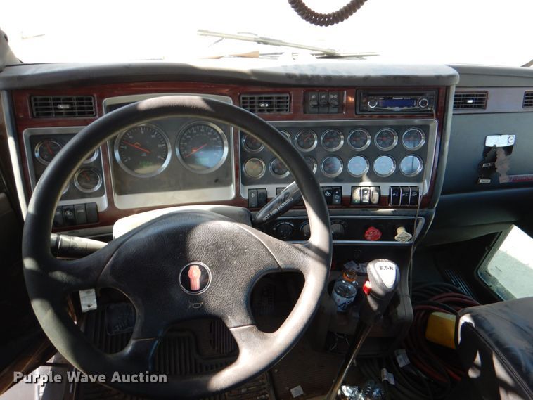 image for item KP9071 2009 Kenworth T800  semi truck